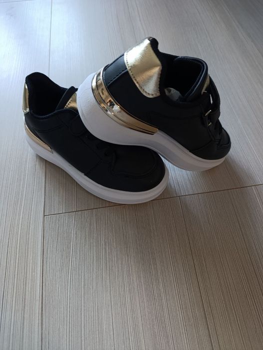 Детски и бебешки дрехи