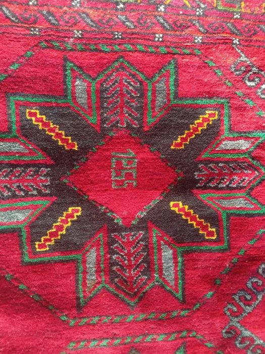 1965 yil jun gilam qolda toqilgan. Palak ham sotiladi