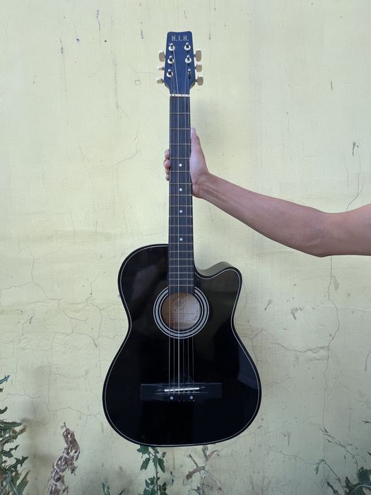 Гитара сатылады.