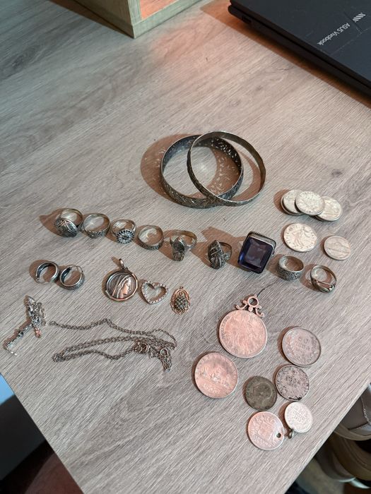 Сребро, пръстени, монети и медальони
