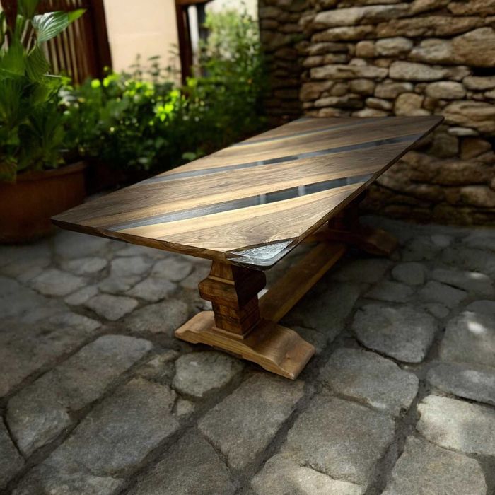 Дизайнерска маса от орех и епоксидна смола – ръчна изработка