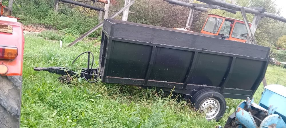 Vând remorcă  cu tabla de 0.3