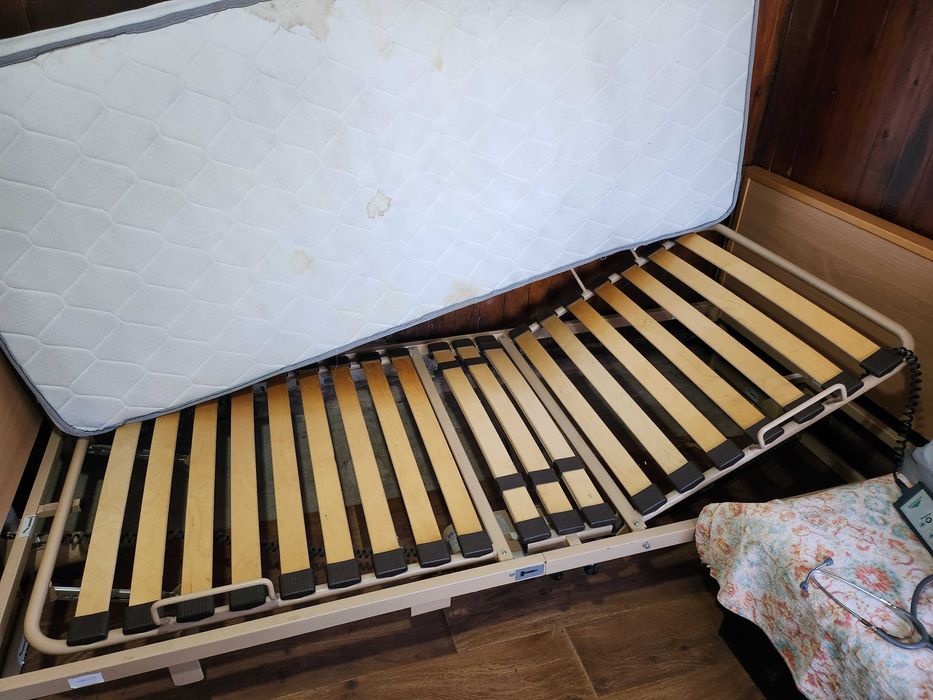 Инвалидно легло с механизми които напълно работят