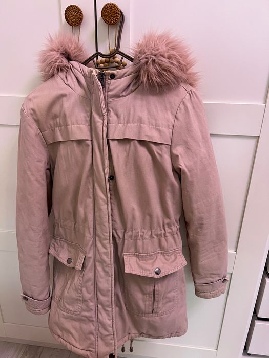 Дамско палто с пухена качулка