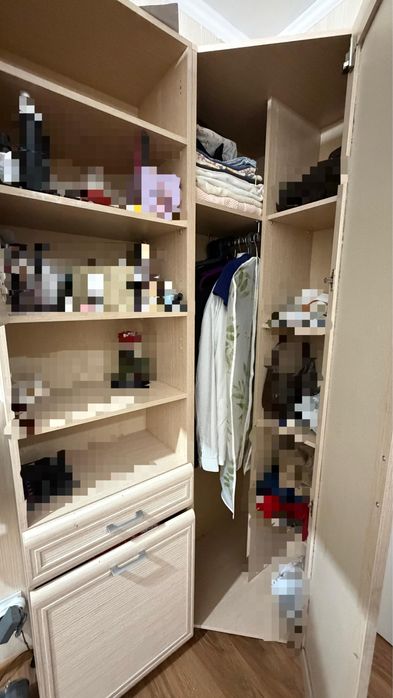 Продам угловой шкаф в прихожую