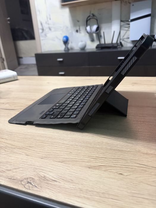 Калъф с Bluetooth клавиатура и тъчпад Apple iPad Pro 11”