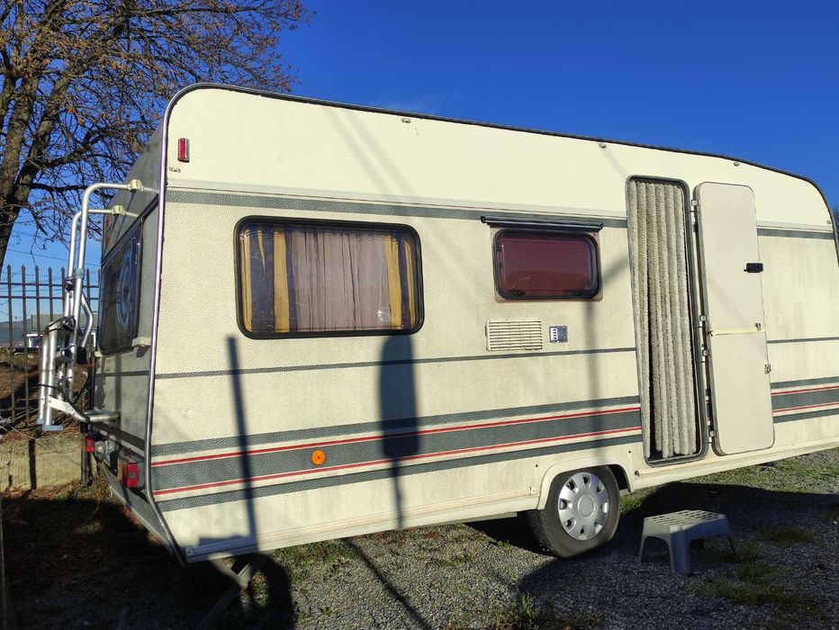 Каравана BURSTNER 4508
Производство март 1993 г.
Спални места - 5 броя