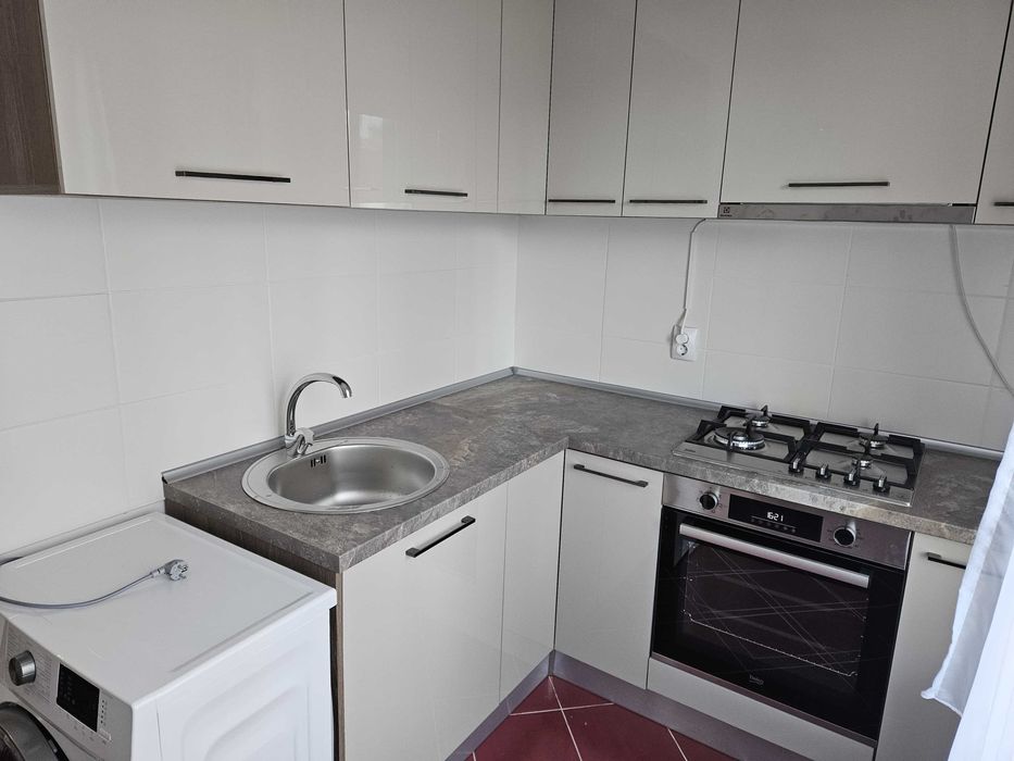 PROPRIETAR –  inchiriez Garsonieră 36 mp, decomandată, bloc mixt, lângă Mega Mall, et. 2/4