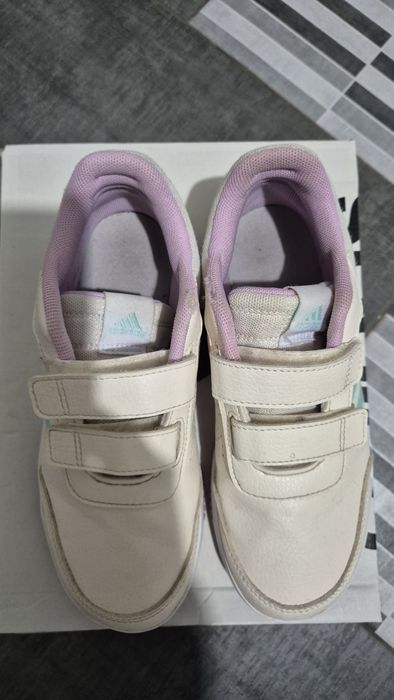 Adidasi Adidas marime 35