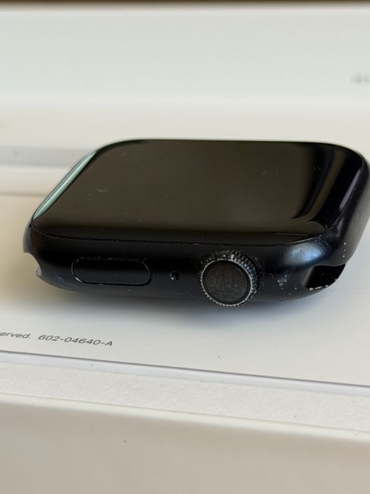 Apple Watch Series 7 45mm с неотваряна каишка + подарък