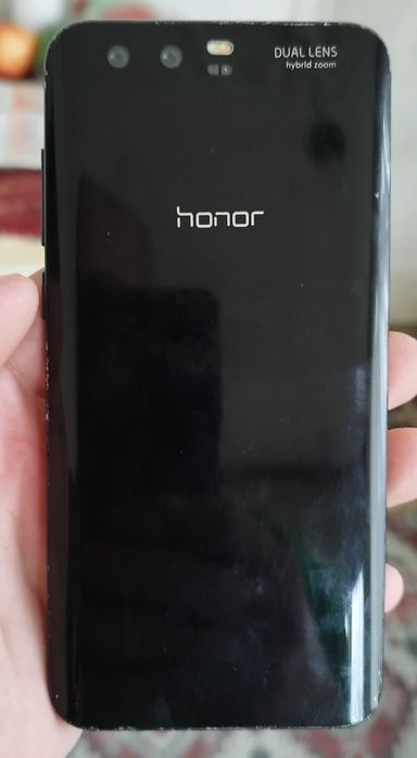 Продавам Honor 9 64 GB 4 GB RAM Dual