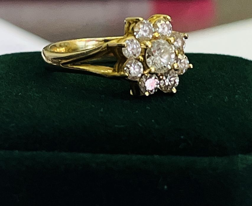 Дамски златен пръстен жълто злато и брилянти