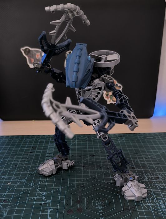 Продаю Lego BIONICLE