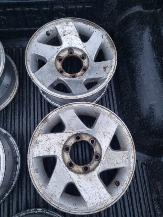 Vând 4 Jante Mitsubishi R16