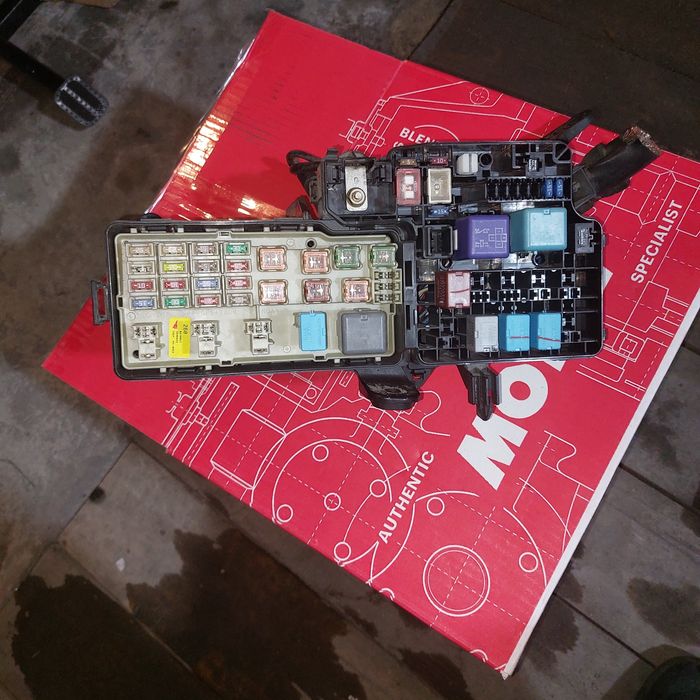 Блок предохранителей камри 30