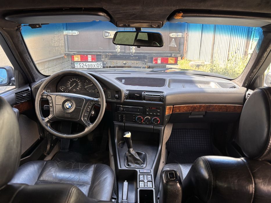 BMW 525i 1994 M52B28 Cosmosschwarz