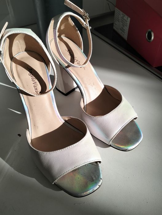 Босоножки женские