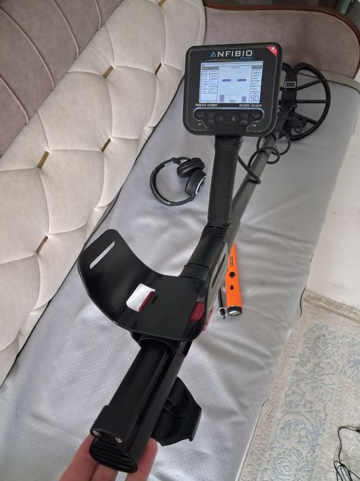 Продам металлоискатель Nokta Anfibio Multi