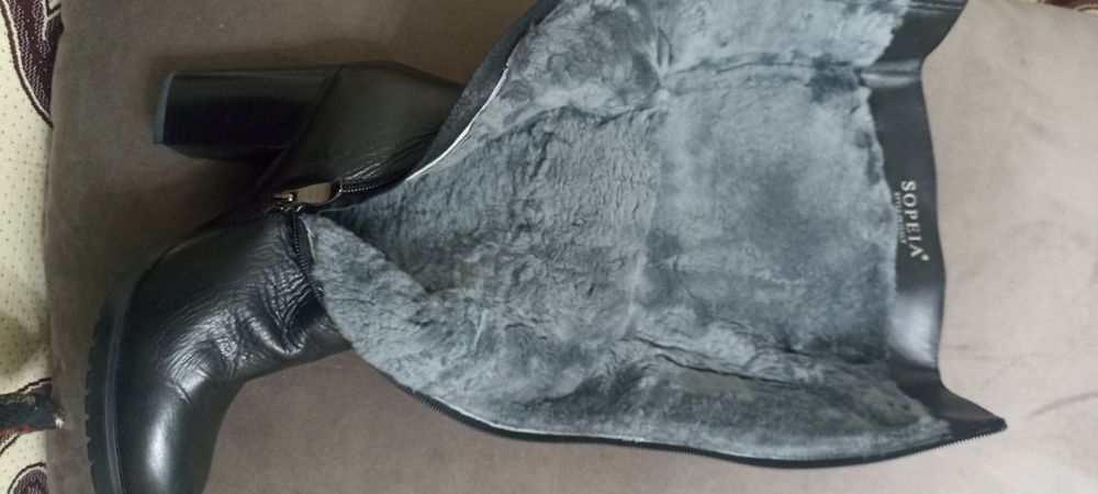 Продам женские сапоги