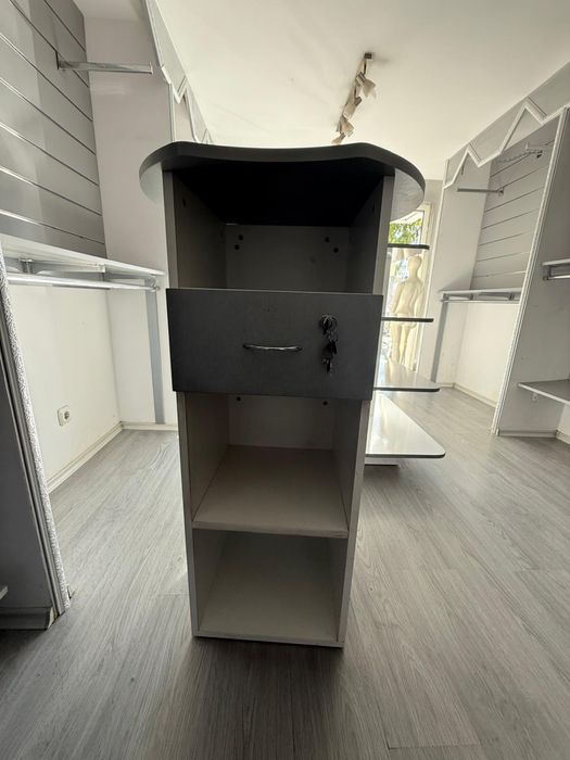 Оборудване за магазин за дрехи