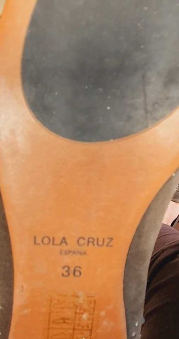 Balerini Lola Cruz , piele intoarsa