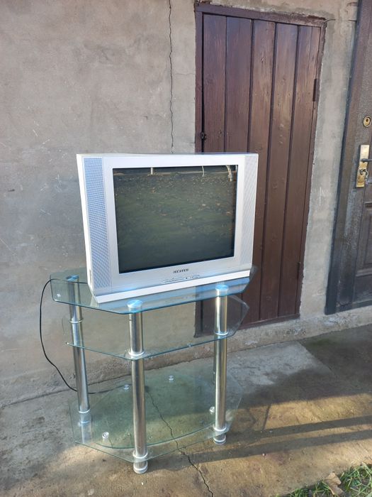 Телевизор и подставка