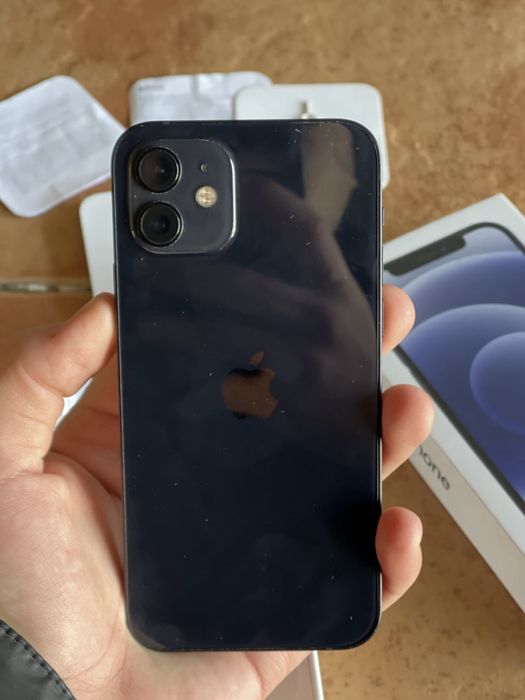 Продам iPhone 12