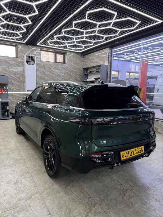 Продаю Voyah Free с низким пробегом