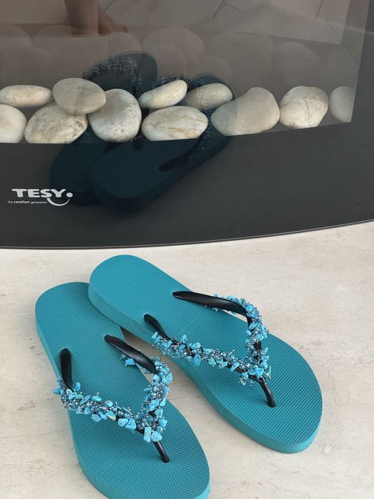 Чисто нови джапанки с камъчета