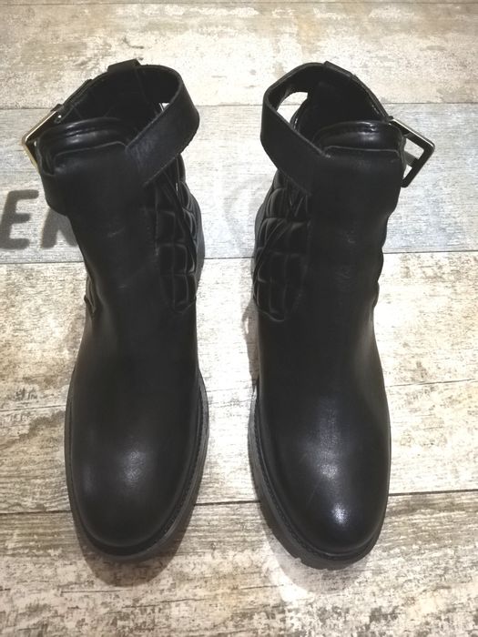 Нови  боти  Zara