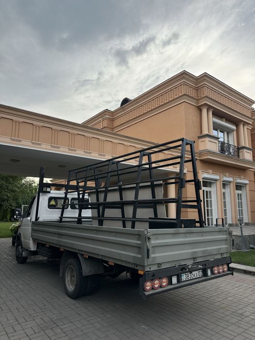 Пирамида. Доставка стекла.