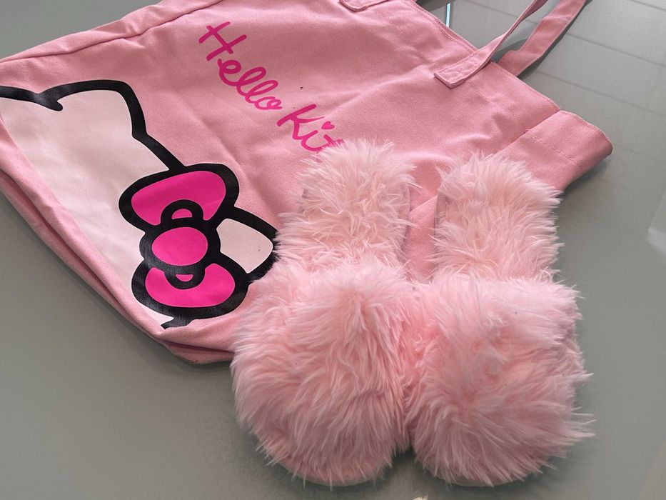Комплект чанта Hello Kitty и пухкави пантофи