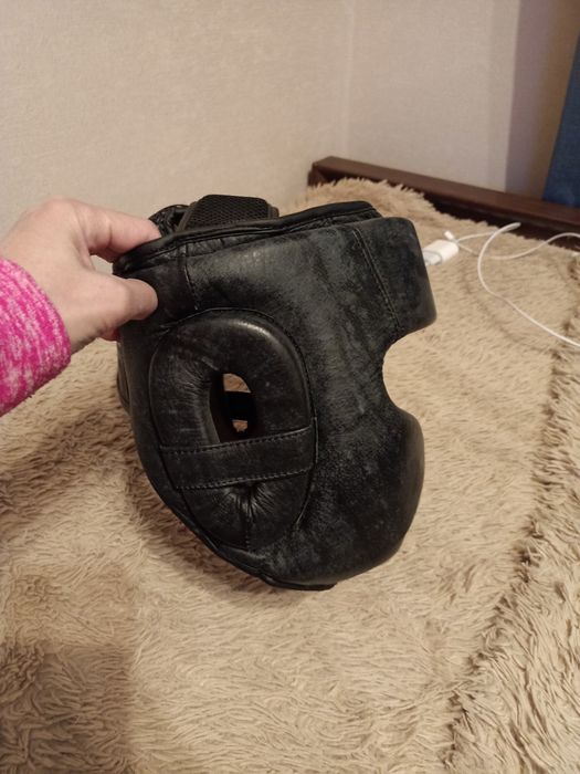Продам шлем боксерский кожанный