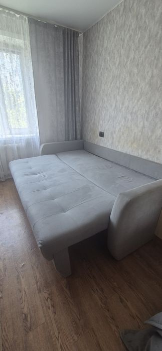 Продам диван.Требует химчистку