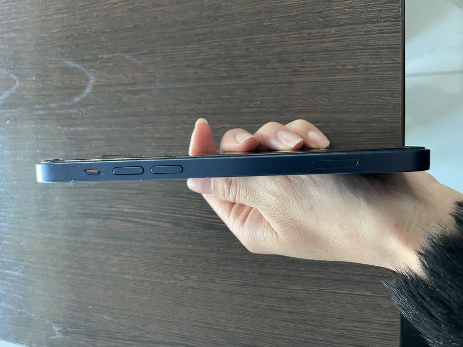 Телефон iPhone 12