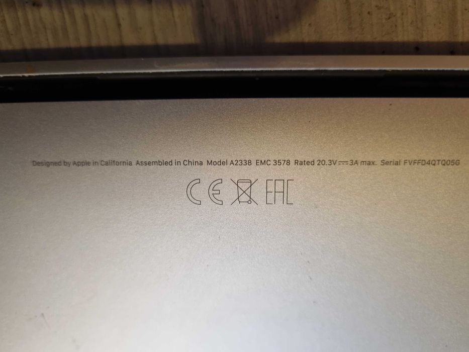 MacBook Pro 13" (M1, 2020) - Model A2338 - Defect