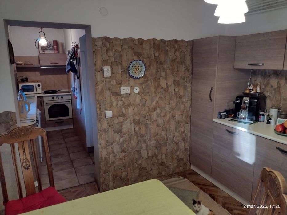 Închiriez apartament cu 4 camere în Cotroceni