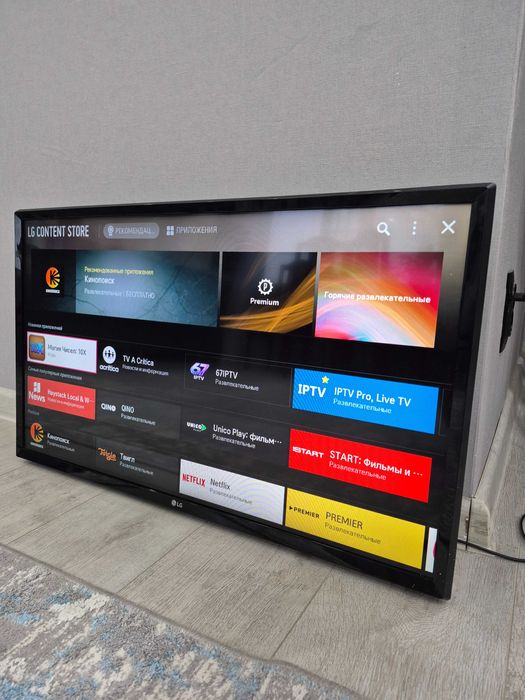 81sm Smart TV Wi-Fi с кронштейном