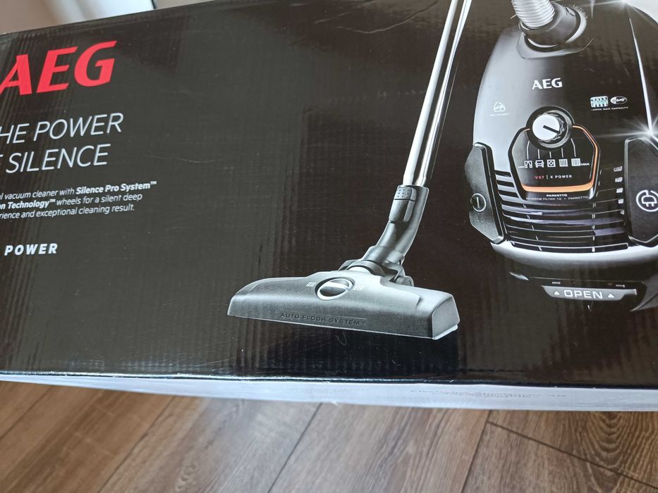 Продавам прахосмукачка АEG