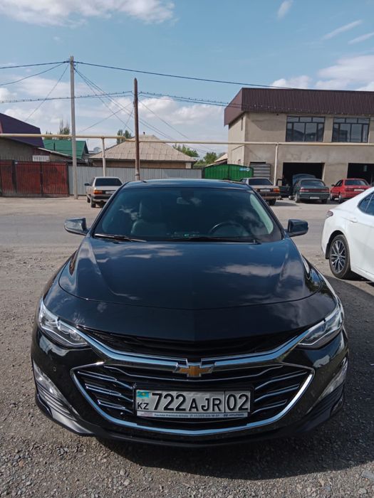 Машина шевролет малибу
