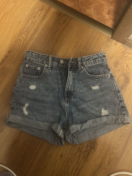 Pantaloni scurti