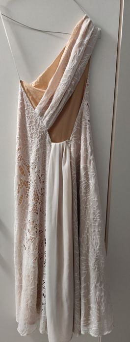 Rochie albă si crem dantelată