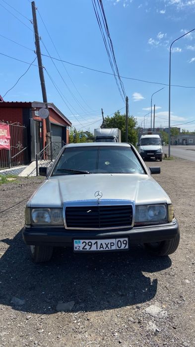 Мерседес без 190