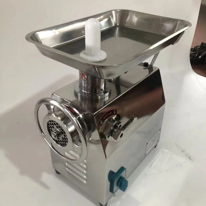 Профессиональная мясорубка TK-22, 1100 Вт