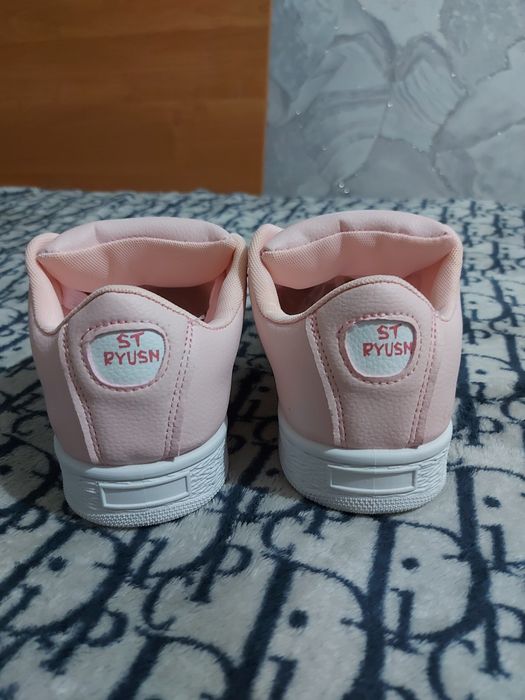 Кроссовки новые майкудук