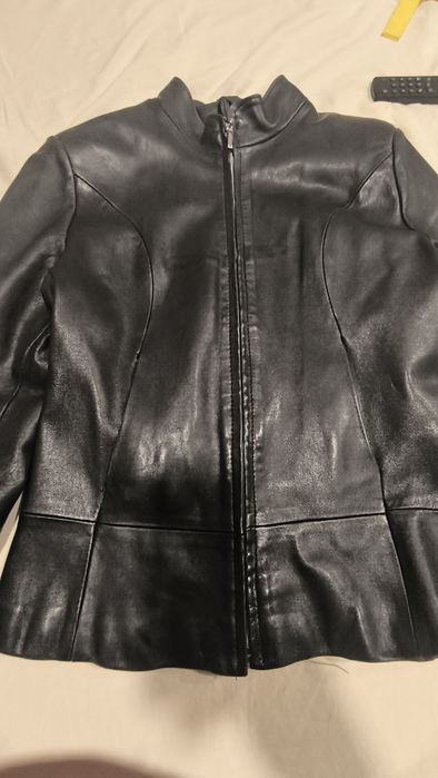 Дамско кожено яке.