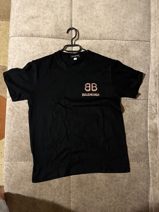 vand tricou balenciaga