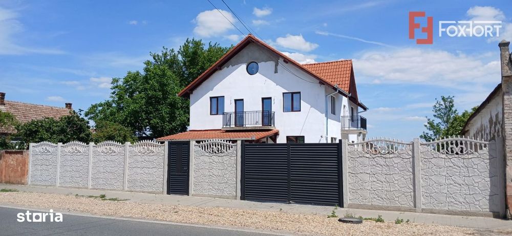Casa individuala cu 6 camere Parter + 1 Etaj in Comlosu Mare