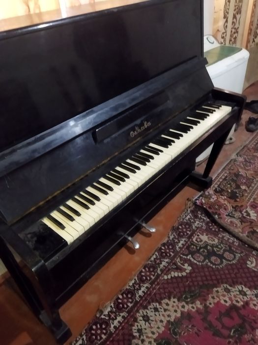 Pianino Oktava.  Ovozi yaxshi  3 million soʻm. Kelishamiz kami bor.