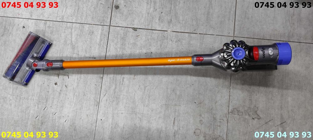 aspirator Dyson V8 teava perie acumulator bun se vinde cu accesoriile din poze